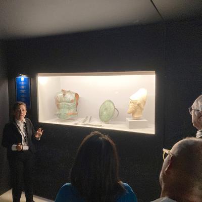 018 Passiamo Alle Vetrine Contenenti I Vari Reperti Ricevuti Dai Vari Musei Siciliani