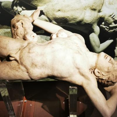 037 Il Dramma Della Scena Si Evidenzia Dalla Torsione Della Figura E Della Forza Espressiva Delle Teste