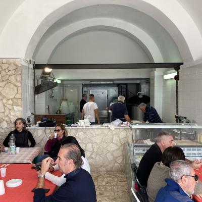 052 I Fratelli Polizzi Con Estrema Perizia E Con L Ausilio Dei Piccoli Segreti Tramandati Da Generazioni Vengono Effettuate Le Fasi Di Lavorazione Della Ricotta