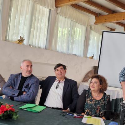 2 Il Segretario Amore Si Congratula Con Il Gruppo Per La Per La Fratellanza E Familiarita Che Ci Lega