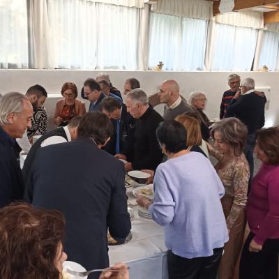24 Tutti In Fila In Ordine Sparso