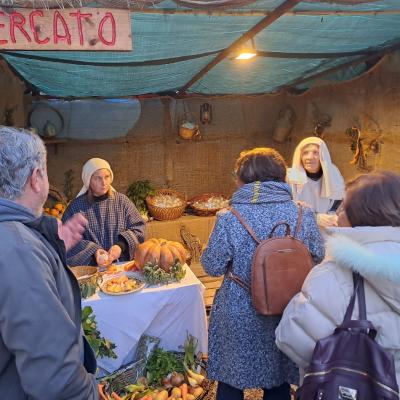 027 Dove Per L Occasione Sono State Ricostruite Le Capanne Con I Mestieri E La Rappresentazione Della Nativita