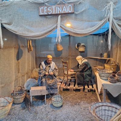 029 In Questo Scenario Naturale Di Silenzio Viene Realizzato Un Piccolo Villaggio Dove Si Susseguono Scene Di Vita Familiare