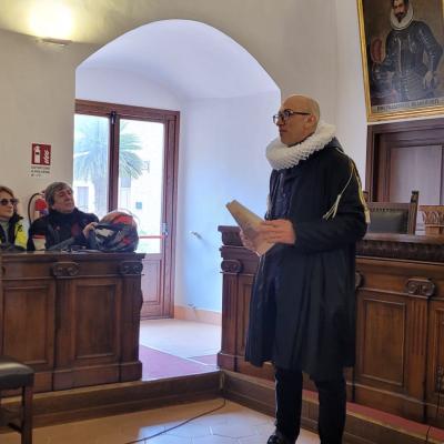 019 Gli Assessori Di Natale E Falsaperna Seduti In Consiglio