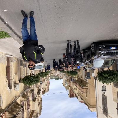 040 Lasciata La Piazza Santa Maria Della Stella Ci Dirigiamo Verso Il Castello Con A Capo Il Boss Enzo