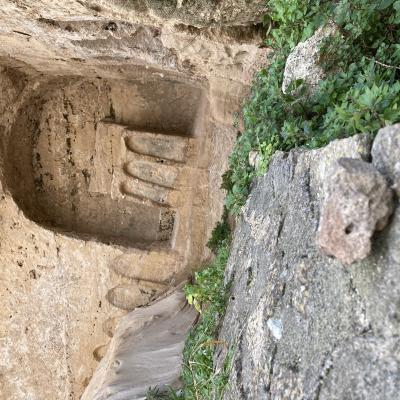 051 La Parte Piu Antica Dell Edificio Di Culto Poggia Su Un Complesso Rupestre Riconducibile Insieme Con La Vicina Cappella Dello Spirito Santo Ad Una Fase Abitativa Tardoantico