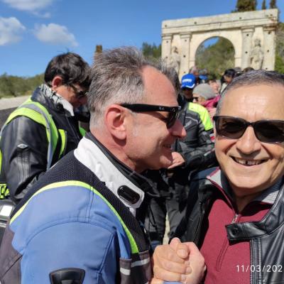 023bis Un Saluto E Un Abbraccio Di Due Amici Ed Ex Coleghi