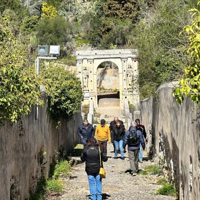 026 Ritorniamo Alle Moto E Prima Di Ripartire Salutiamo Il Professore E Il Geometra Del Comune Di Caicattini Bagni