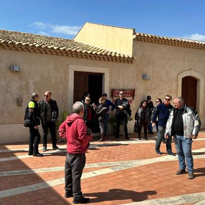 035 Il Secondo Gruppo In Attesa Di Entrare Nel Palmento