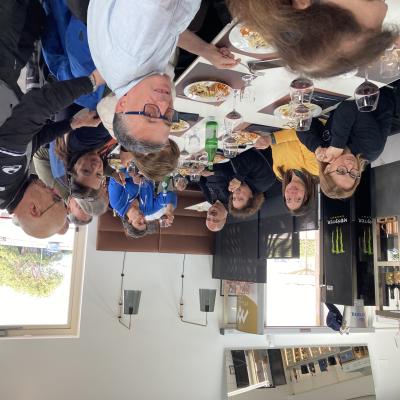 040 Colleghi E Amici Insieme Convivialmente