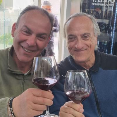 046 Un Brindis Dagli Amici Battista E Maurizio