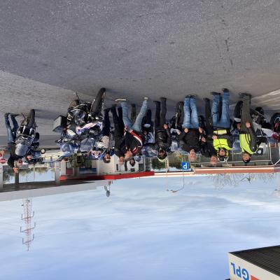 063 I Pochi Superstiti Rimasti Al Punto Di Ritrovo Per I Saluti Al Prossimo Tour