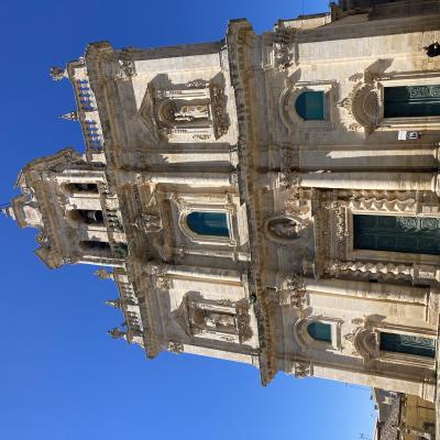 030 La Facciata In Stile Barocco Presenta Tre Nicchie Contenenti Le Statue Di San Giovanni Mose Ed Elia E Un Portone Centrale Affiancato Da Due Coppie Di Colonne Tortili