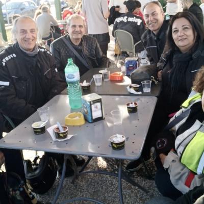 035 Gli Amici Di Messina Ci Mandano Un Salutano Mangiando Un Gelato Lungo La Strada Di Rientro