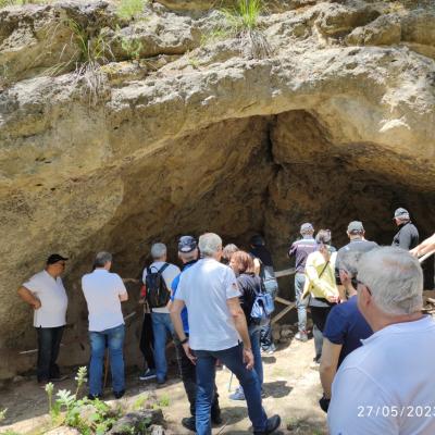 015 Si Tratta Di Un Insediamento Scavato Nella Roccia Che In Realta Mostra Tracce Della Presenza Dell Uomo Piu Antiche Dell Epoca Bizantina