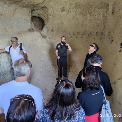 027 Camillo Rimane A Bocca Aperta Alla Vista Della Grandezza Del Sito