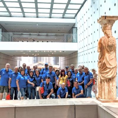 64 Foto Di Gruppo Tra Le Cariatidi