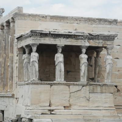70 Al Corpo Centrale Si Addossano La Loggia Con Le Cariatidi A Sud Che Custodisce La Tomba Del Re Cecrope