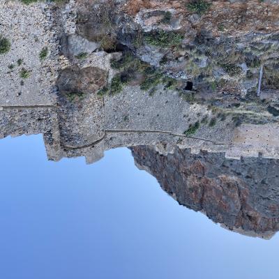 86 La Visione Di Una Roccaforte Medioevale Costruita Su Uno Dei Lati Dell Allora Isola E Cinta Da Mura Impenetrabili