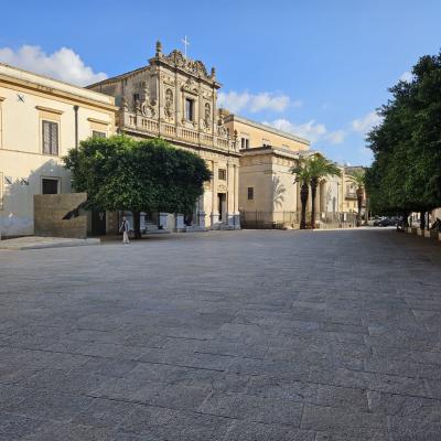 022 Ci Apprestiamo Ad Entrare Nella Piazza Aragona Tagliavia Dove Incontriamo Il Signor Palermo Che Ci Guidera Alla Visita Delle Chiese