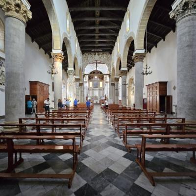 024 La Costruzione Ha Un Impianto Basilicale A Tre Navate Ripartito Da Colonne Con Rilevanti Capitelli Corinzi E Arcate A Tutto Sesto Realizzate In Conci Di Pietra Calcarea