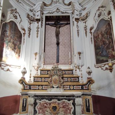 032 Cappella Del Santissimo Crocifisso Sopra L Altare Marmoreo E Custodito Un Crocifisso Ligneo Alle Pareti Laterali Sono Presenti Affreschi Raffiguranti Scene Della Passione
