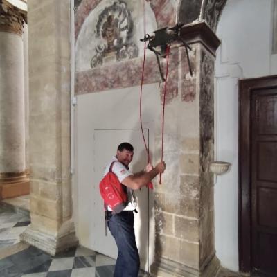 034 Il Cherichetto Beccato Mentre Suona La Campanella Della Messa