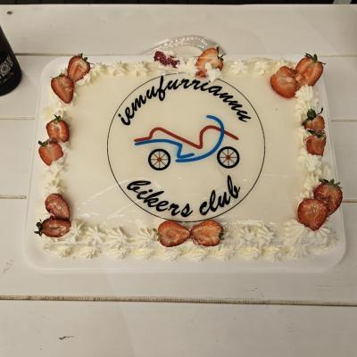 113 Sorpresa Per I Partecipanti Al Tour La Torta Per La Famiglia Iemufurriannu.jpgg