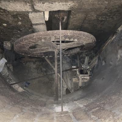 129 L Acqua Veniva Incanalata Nelle Cascate Finiva Sulle Pale Di Una Ruota Tutta In Ferro Che Imperniata In Basso Aveva Al Centro Un Asse In Ferro Che Fungeva Da Albero Di Trasmissione
