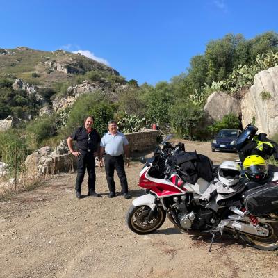 132 I Due Temerari Giancarlo E Giacomo Che Sono Arrivati Ai Piedi Del Mulino In Sella Alle Loro Moto