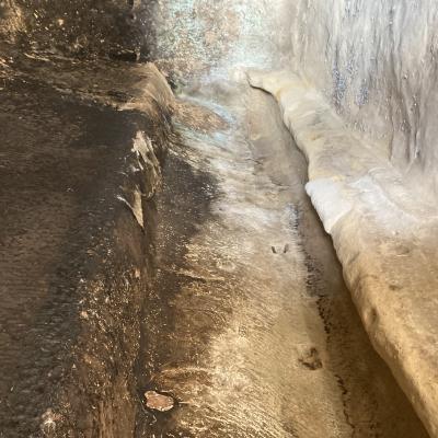 138 Sono Composte Da Sei Ambienti Scavati In Una Rupe Di Arenaria Rossa Senza Sfruttare Cavita Naturali Gia Presenti