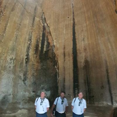 143bis Ho Il Sospetto Che Questa Grotta Ha Qualcosa Di Magico