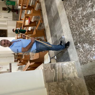 031 Il Chierichetto Mario Tenta Di Raccogliere Qualche Offerta