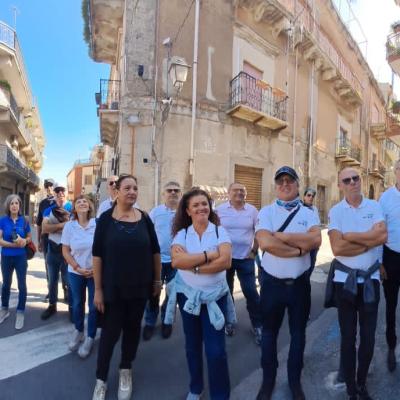 051 Tutto Il Gruppo Appassionatamente Segue La Descrizione Della Fontana Di Melania
