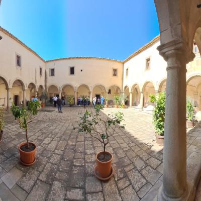 060 Il Chiostro Rinascimentale Composto Da Sei Colonne Per Ciascuna Ala Di Esso Che Da L Impressione Al Visitatore Di Un Antico Tempio Greco Esastilo Periptero