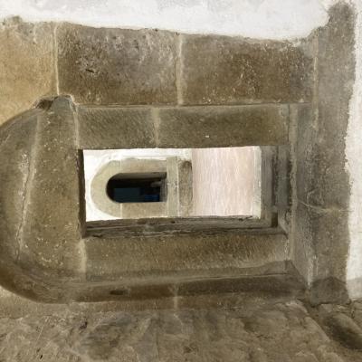 023 I Diversi Stanzoni Sono Collegati L Uno All Altro Da Grandi Arconi In Arenaria Del Xvi Secolo A Destra Dell Ingresso Che Creano Una Suggestiva Fuga D Archi Che Corre Lungo Tutto Il Corpo Dell Edificio