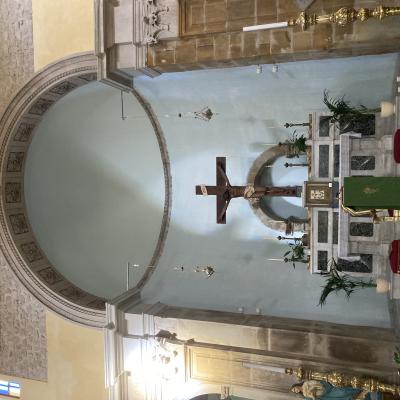 051 Dalle Navate Si Accede Allo Spazioso Presbiterio Chiuso Da Due Cappelle Laterali Sormontate Da Cupoletta Con L Altare Centrale