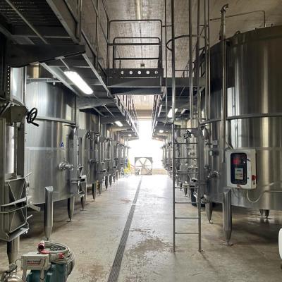 030 Invece Per Il Vino Bianco Il Processo E Diverso Direttamente Dai Silos Va In Bottiglia