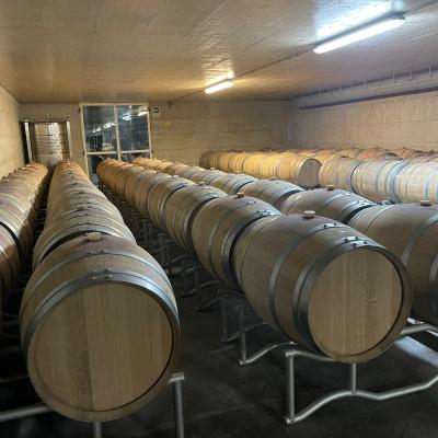 035 La Lunga Fila Di Botti Contenente Il Vino Rosso Del 2021