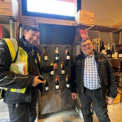 044 Con Il Comandante Nella Parete Con I Vini Della Sicilia Orientale