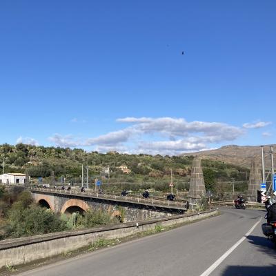 005 Nel Territorio Di Adrano Attraversiamo Il Ponte Maccarone