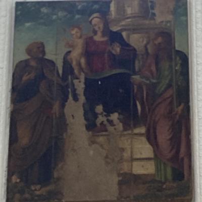 030 All Interno Vi E Una Tela Del 1510 Raffigurante Fra Gli Apostoli Pietro E Paolo La Madonna Col Bambino Che Tiene In Mano Una Catena1