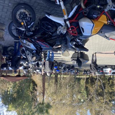 007 Parcheggiamo Le Moto Difronte All Ingresso Della Ducea Accanto Al Chiosco Nelson