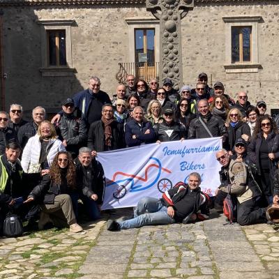 047 Una Bellissima Foto Di Gruppo Nel Cortile Della Ducea