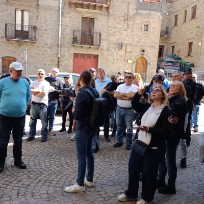 030 Tutti Ad Ammirare La Bellezza Del Portale