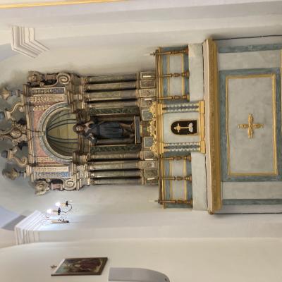 040 La Navata Sinistra Termina Con Un Altare Absidato Dedicato A Gesu Buon Pastore La Cui Piccola Statua In Legno Databile Al Xviii Sec E Collocata In Una Struttura Lignea In Stile Neoclassico
