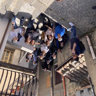 052 Giacomo Ci Accompagna A Visitare Una Cripta Tra Le Viuzze E Abitazioni Del Paese