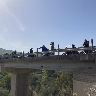 076 Il Gruppo Dopo Aver Percorso Un Tratto Di Strada Impervio Tra Scaffe Bricciolino E Puttusa Sul Manto Stradale Si Trova Davanti
