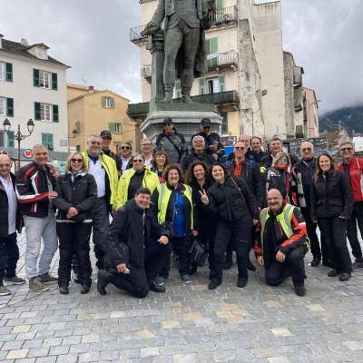 059 Foto Di Gruppo Nella Piazza Paoli Sotto La Statua In Bronzo Di Pasquale Paoli Detto Babbu Di A Patria Generale Della Corsica Indipendente Dal 1755 Al 1769
