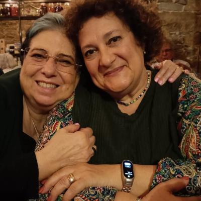 076 Una Dolce Foto Che Esprime Un Forte Legame Di Sincera Amicizia